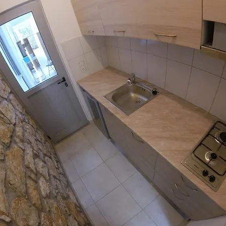 לינה וארוחת בוקר Riviera 3*